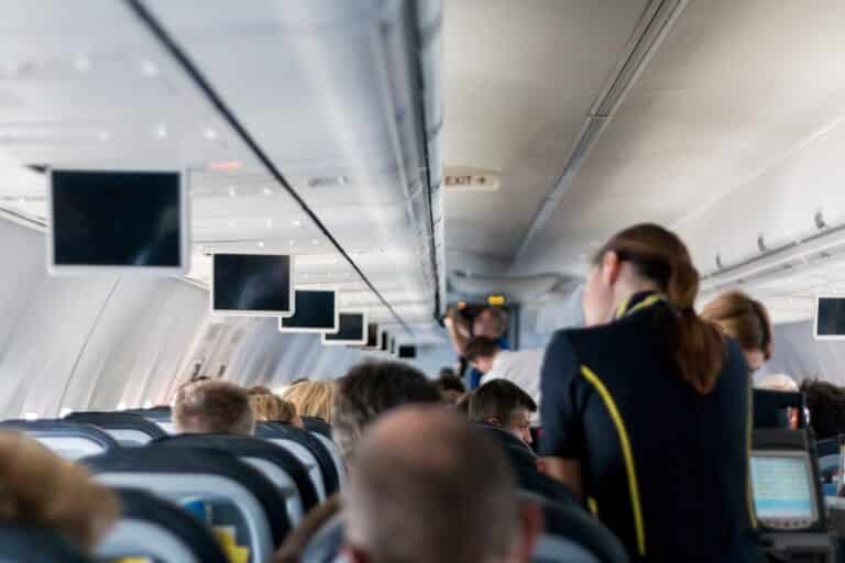 Stewardess of grondstewardess worden