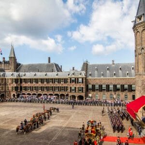 Erewacht en de Glazen Koets op het Binnenhof in Den Haag op Prinsjesdag