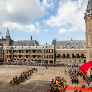 Erewacht en de Glazen Koets op het Binnenhof in Den Haag op Prinsjesdag